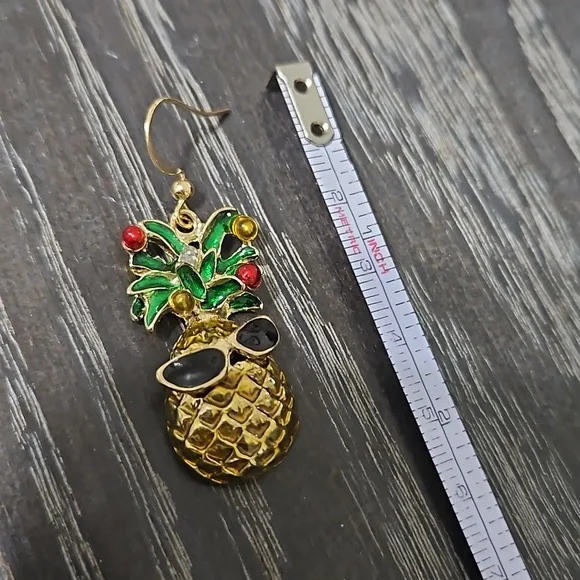 Kim Rogers holiday pineapple earrings - Picture 3 of 4